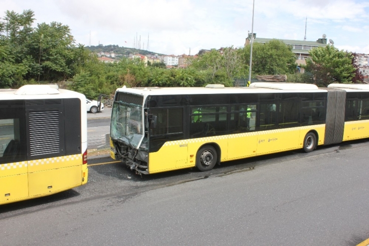 Üsküdar’da Metrobüs Kazası: 11 Yaralı