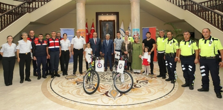 Trafikteki Not, Ödül Olarak Bisiklet Kazandırdı