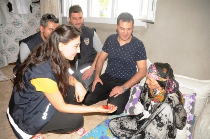 90 Yaşındaki Kadını Darp Edip Boynundaki Altınları Çalmışlardı, Tutuklandılar