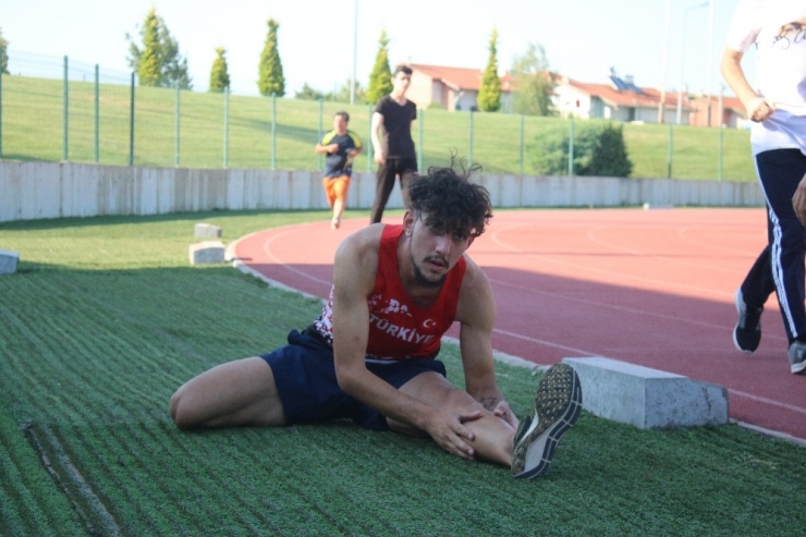 Merakı İle Başladığı Uzun Atlama Sporu İle Dünya İkincisi Oldu