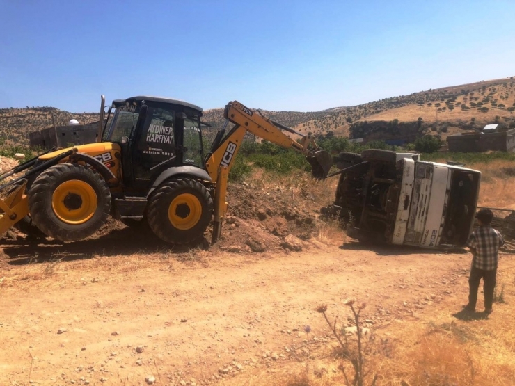 Sondaj Yapan Kamyon Devrildi