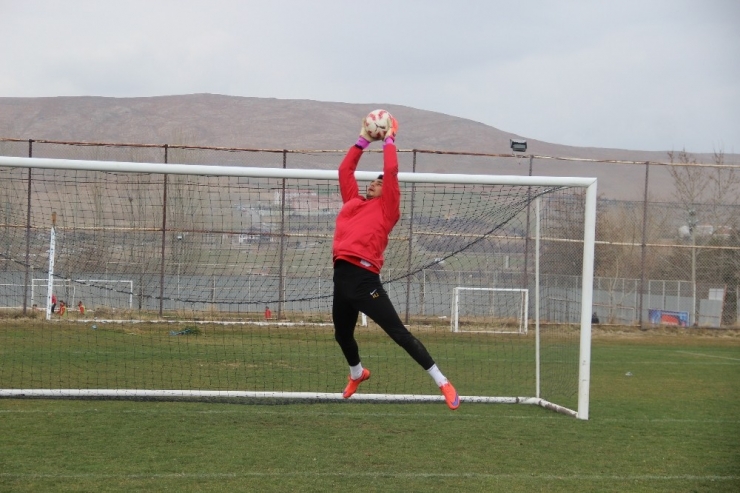 Elazığ Belediyespor Eski Kalecisini Aldı