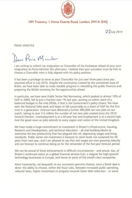 İngiltere Maliye Bakanı Hammond İstifa Etti