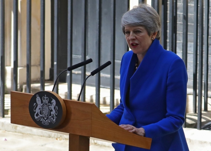 İngiltere’de Başbakanlık Görevinden İstifa Eden Theresa May, “Parlamentonun Bir Üyesi Olarak Görevime Devam Etmekten Gurur Duyuyorum” Sözleriyle Downing Street’ten Ayrıldı.