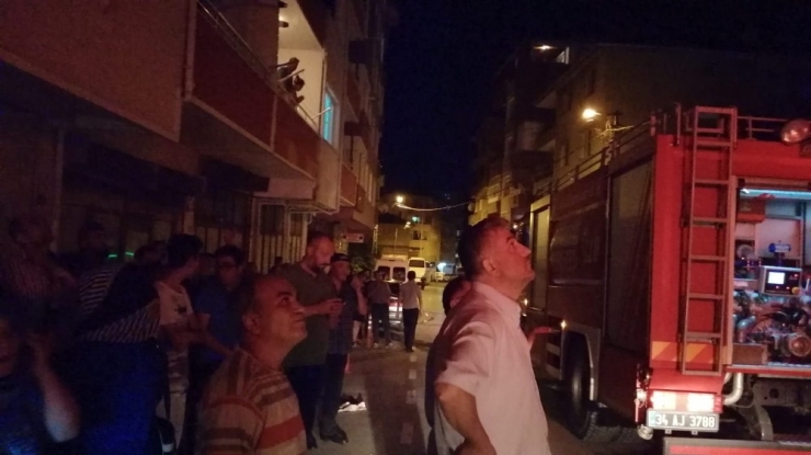 Apartman Dairesinden Yükselen Dumanlar Mahalleliyi Korkuttu