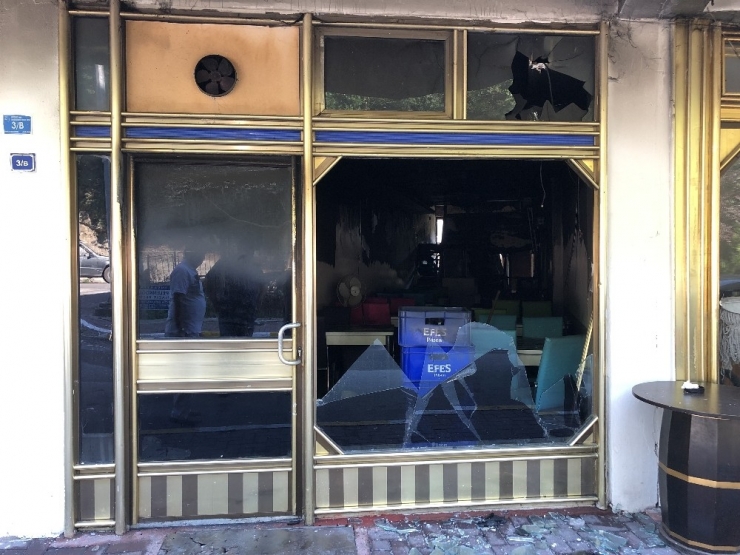 Çıkan Yangında İşyeri Kullanılamaz Hale Geldi