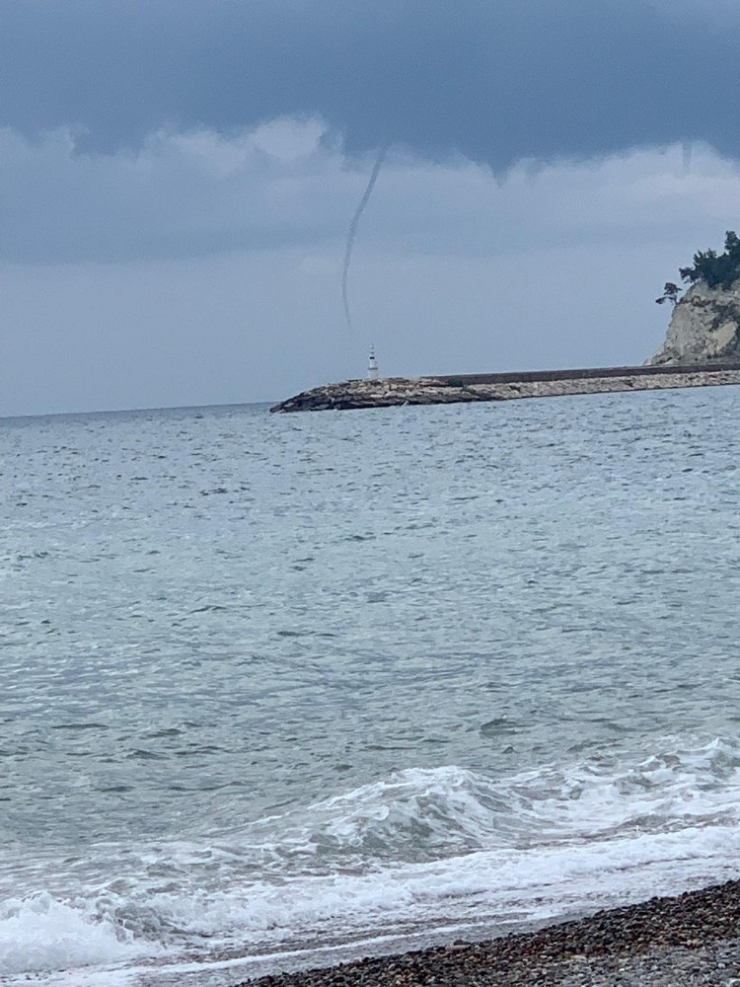 Cide Sahilde Hortum Meydana Geldi