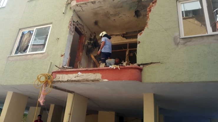 Klima Motoru Patladı Ev Savaş Alanına Döndü: 1 Yaralı