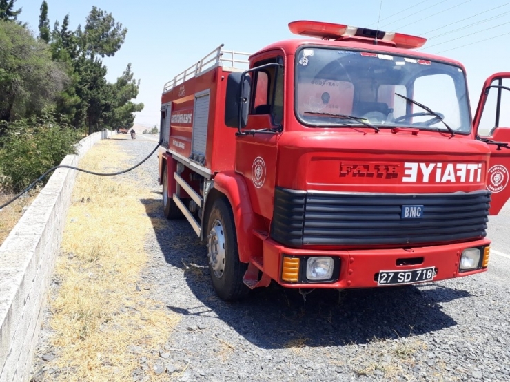 Mezarlıkta Çıkan Yangın Korkuttu