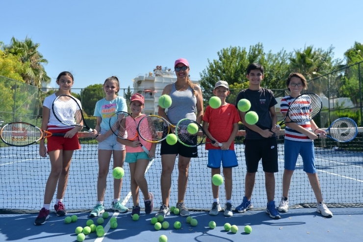 Muratpaşa’da Genç Raketler Yetişiyor