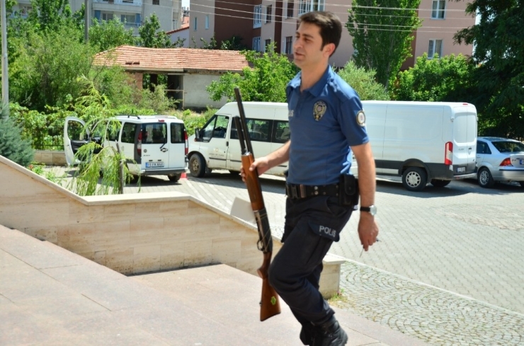 İskilip’te Polis Aracına Silahlı Saldırı