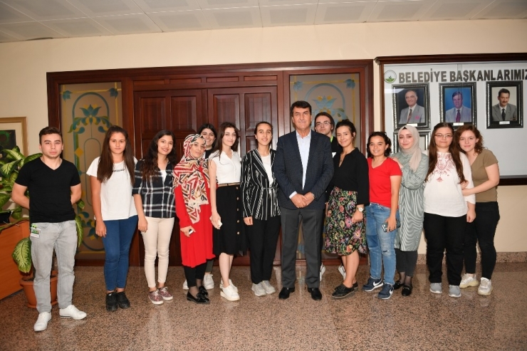 Başkan Dündar Stajyerlerle Buluştu
