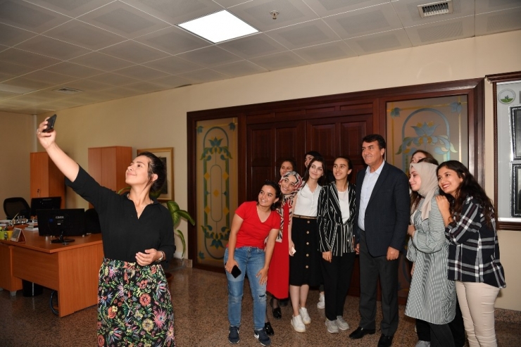Başkan Dündar Stajyerlerle Buluştu