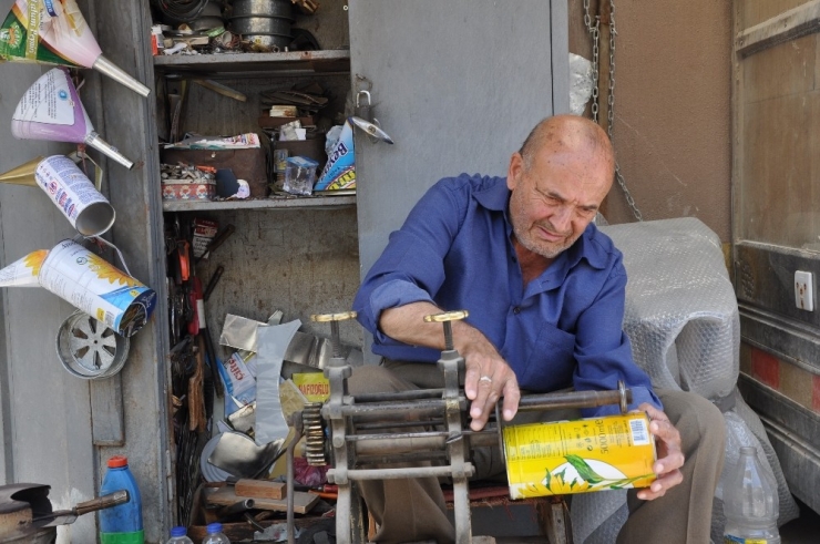 Sandıklı’da Tenekecilik Mesleğinin Son Temsilcisi