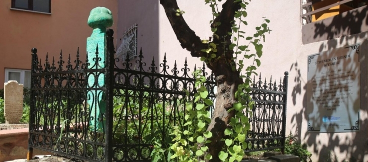 İki Asırlık Kabre Sahip Çıkıldı