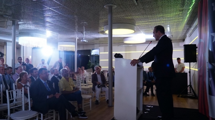 Abd’nin İlk Türk Belediye Başkanı İstranbul’da Gazetecilerle Bir Araya Geldi