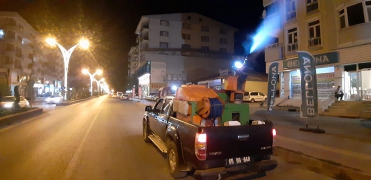 Erciş’te Mahallelerde İlaçlama Çalışmaları Devam Ediyor