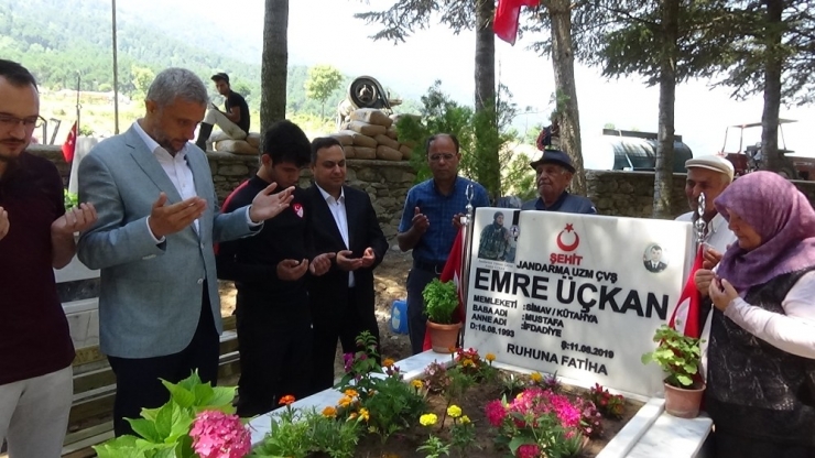 Şampiyonluk Madalyasını Şehit Yeğeninin Mezar Taşına Astı