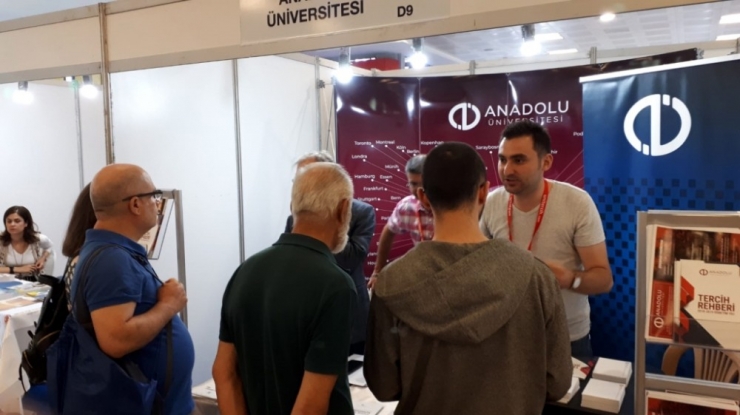 Ankara Üniversite Tercih Fuarı’nda Anadolu Üniversitesi’ne Yoğun İlgi