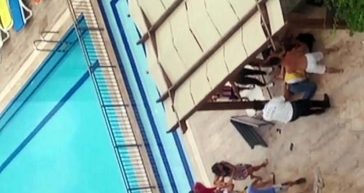 ’Çocuğuma Tekme Attın’ Deyip Bayıltana Kadar Dövdüler