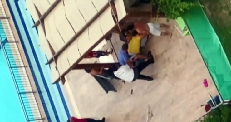 ’Çocuğuma Tekme Attın’ Deyip Bayıltana Kadar Dövdüler