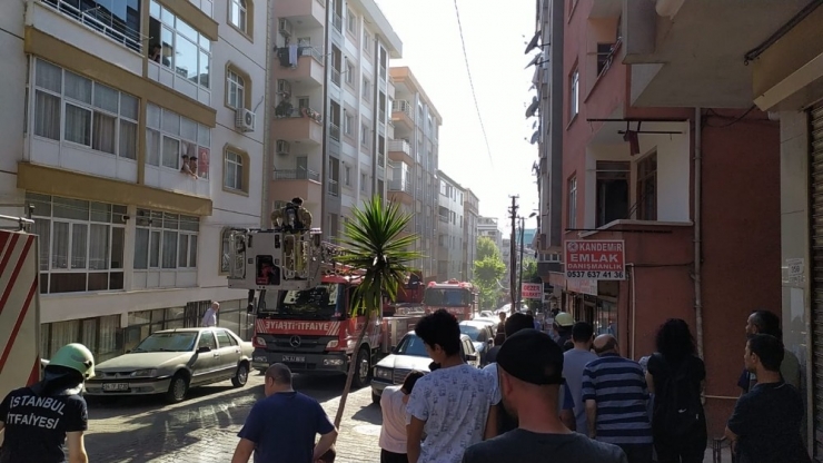 İtfaiye Aracından Damlayan Su İle Serinleyen Sevimli Güvercin İlgi Odağı Oldu