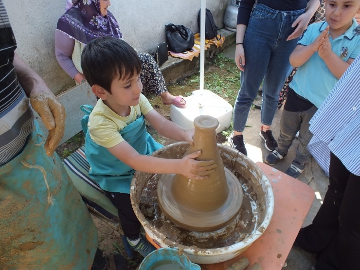 Anaokulu Öğrencileri Çömlek Atölyesinde Çömlek Yaptı