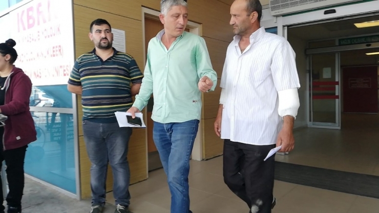 İşyerinin Önündeki Köpeğin Saldırısına Uğradı