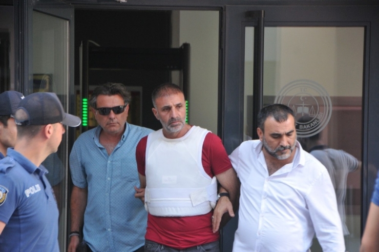 Oğlunu Ve Karısını Kurşuna Dizen Baba Tutuklandı