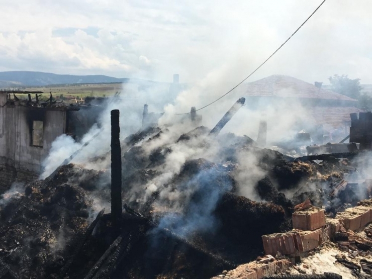 Köy Muhtarının Evi Yandı