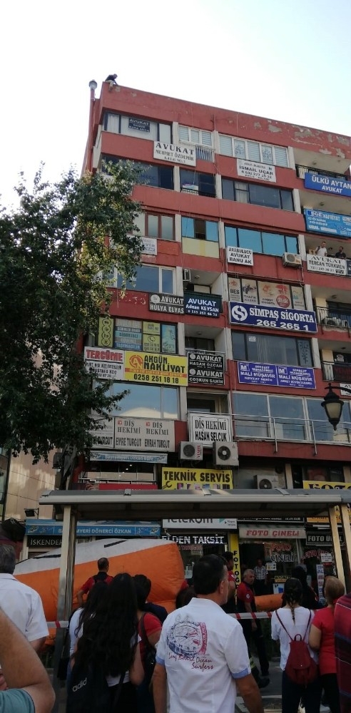 ‘Lösemi Hastası Kızım Var’ Deyip Şehrin Göbeğinde İntihar Etmek İstedi