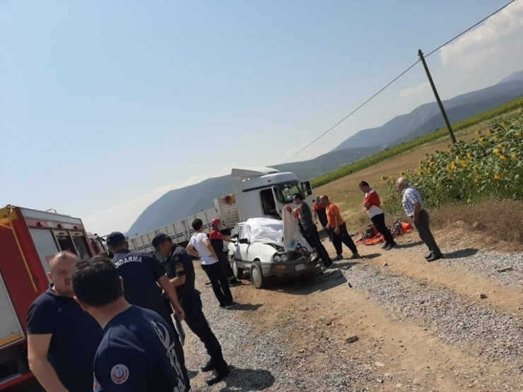 Denizli’de Tır İle Otomobil Çarpıştı: 2 Ölü