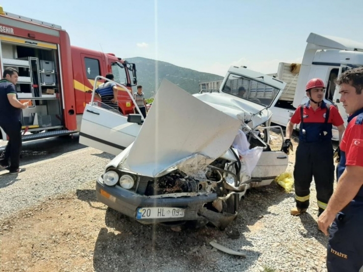 Denizli’de Tır İle Otomobil Çarpıştı: 2 Ölü