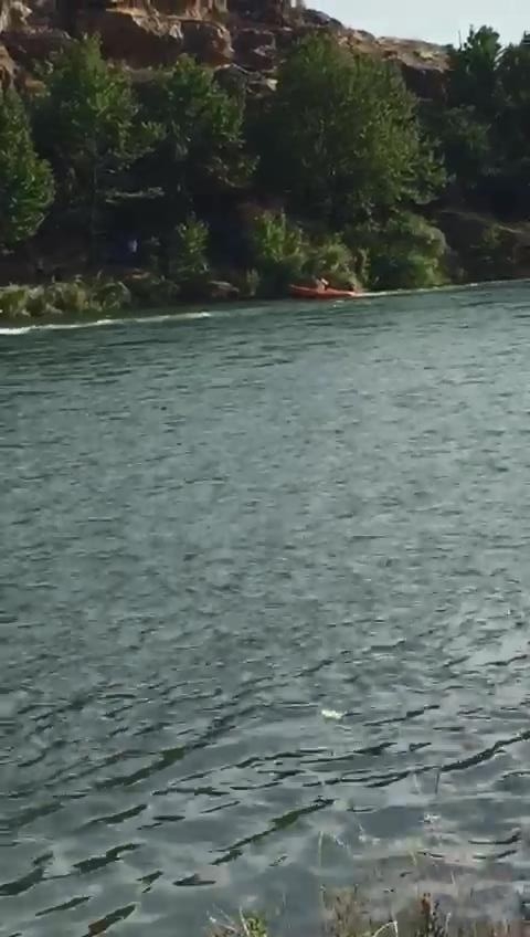 Dicle Nehri’de Mahsur Kalan 12 Kişilik Aileyi İtfaiye Kurtardı