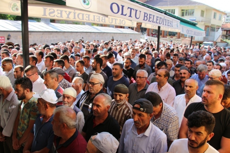 (Düzeltme) Bıçaklanarak Öldürülen Aras Edaş Çalışanı Son Yolculuğuna Uğurlandı
