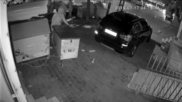 İstanbul’da Kadın Hırsızların “Yok Artık” Dedirttiği Anlar Kamerada