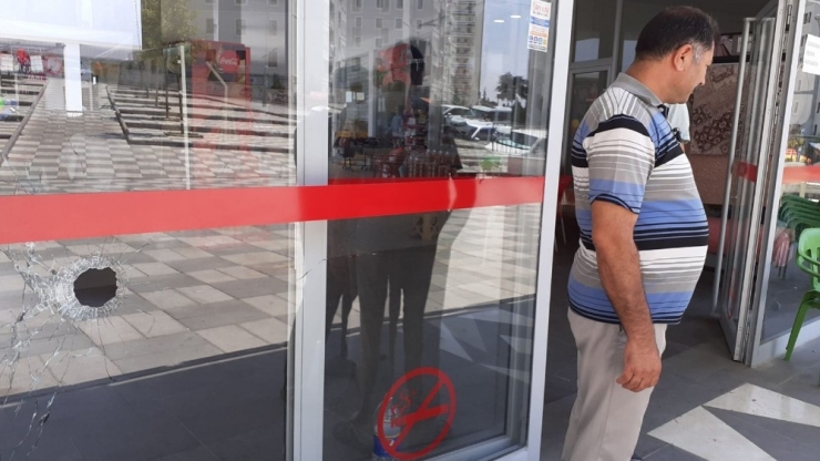 İki Esnaf Arasında Silahlı Kavga: 2 Yaralı