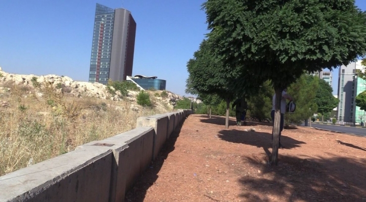 Şüpheli Çanta Fünyeyle Patlatıldı, Yangın Çıktı