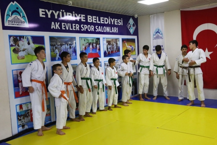 Gençlerden Kuş’a Teşekkür