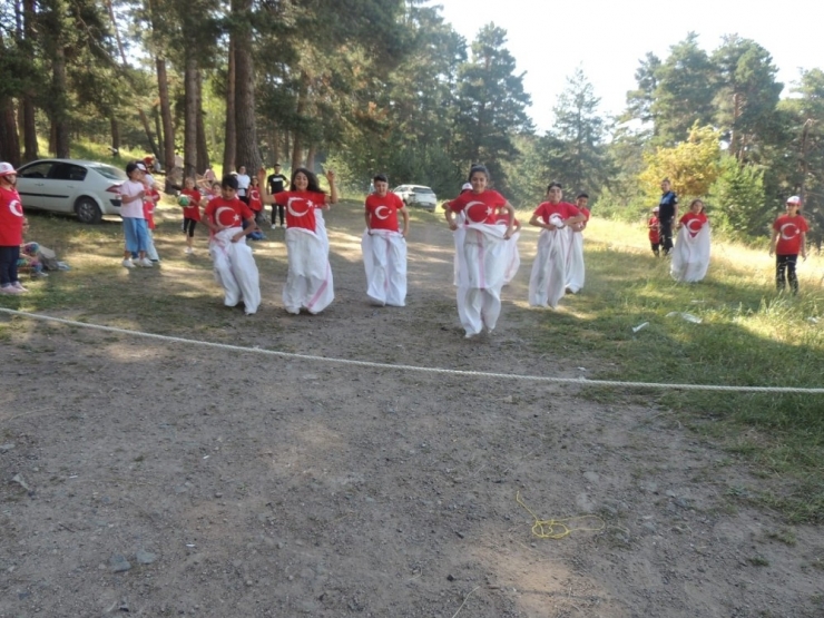Kars’ta Polislerle Çocuklar Gönüllerince Eğlendi