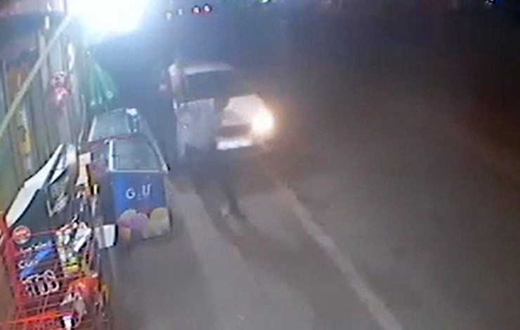 Ölümden Döndü, Arkadaşını Ve Çocuklarını Son Anda Kurtardı