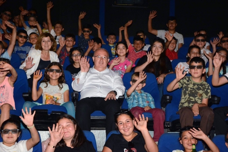 İlk Defa Sinemaya Gittiler