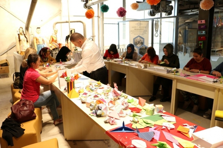 Okul Öncesi Öğretmenlerine Origami Eğitimi