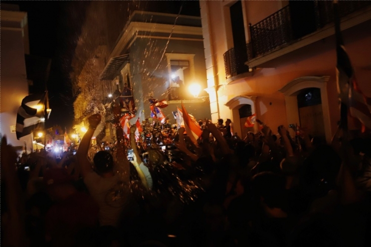 Porto Riko’da Protestolar Valiye Geri Adım Attırdı