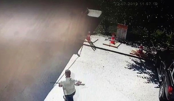 Hasmını Pompalı Tüfekle Kovaladı