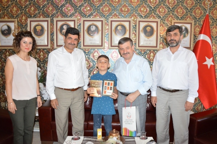 Bursluluk Sınavı Türkiye Birincisi Şehzadeler Merkez İmam Hatip Ortaokulu’ndan