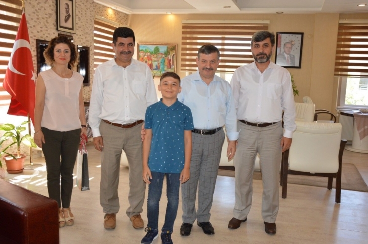 Bursluluk Sınavı Türkiye Birincisi Şehzadeler Merkez İmam Hatip Ortaokulu’ndan