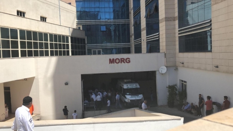 Siirt’te Kontrolden Çıkan Araç Park Halindeki Araçlara Çarptı: 1 Ölü