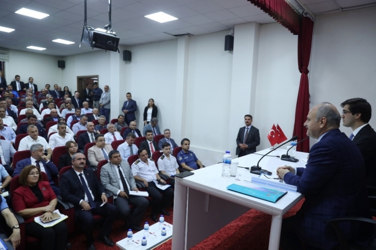 Vali Çakacak, Mihalıççık’ta Mahalle Muhtarlarının Taleplerini Dinledi