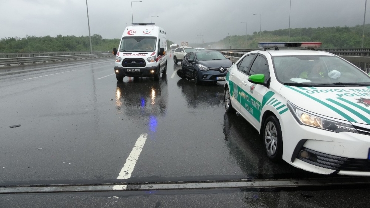 Kontrolden Çıkan Kamyon Zincirleme Kazaya Neden Oldu: 2 Yaralı